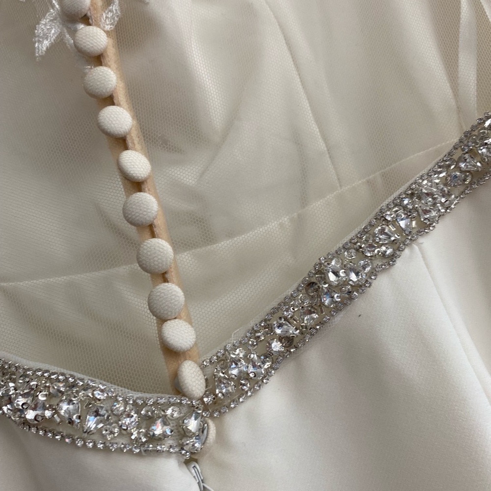 Color: Ivory/light - Picture 2 of 4